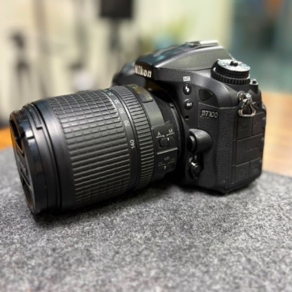 دوربین دست دوم عکاسی نیکون Nikon D7100 Kit 18-140mm f/3.5-5.6 G VR  (30/000 شات)