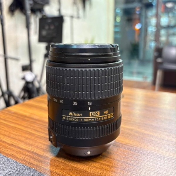 لنز دست دوم نیکون Nikon AF-S DX NIKKOR 18-300mm f/3.5-6.3G ED VR (جعبه دارد)