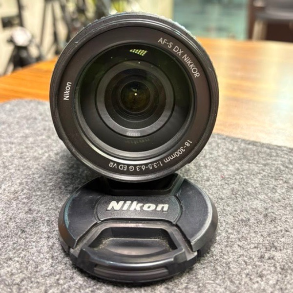 لنز دست دوم نیکون Nikon AF-S DX NIKKOR 18-300mm f/3.5-6.3G ED VR (جعبه دارد)