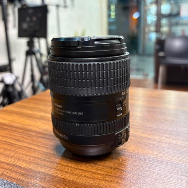 لنز دست دوم نیکون Nikon AF-S DX NIKKOR 18-300mm f/3.5-6.3G ED VR (جعبه دارد)