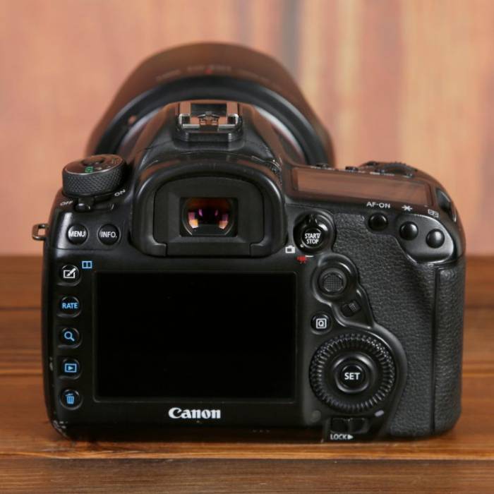 دوربین دست دوم عکاسی کانن Canon EOS 5D Mark IV Kit EF 24-105mm f/4L IS USM (186000 شات)