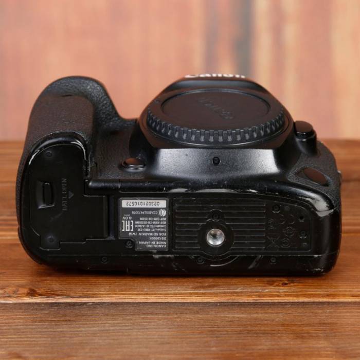 دوربین دست دوم عکاسی کانن Canon EOS 5D Mark IV Kit EF 24-105mm f/4L IS USM (186000 شات)