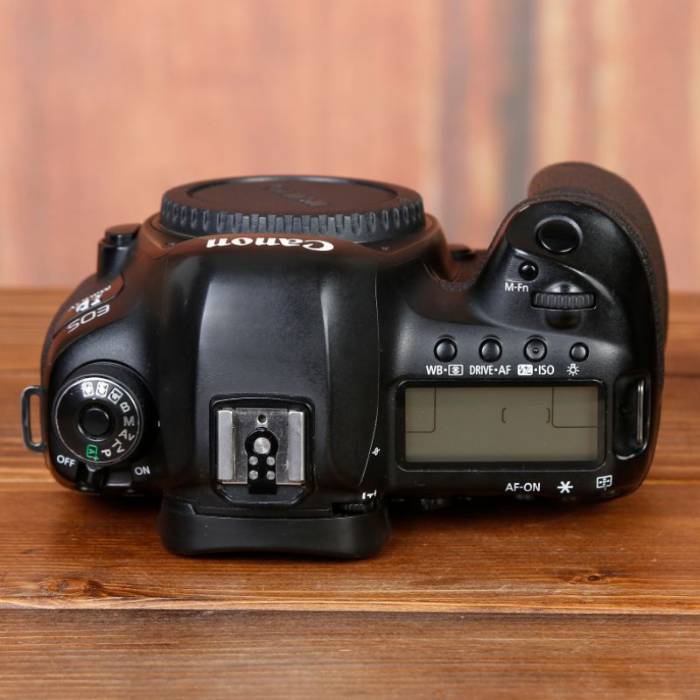 دوربین دست دوم عکاسی کانن Canon EOS 5D Mark IV Body (186000 شات)