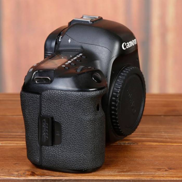 دوربین دست دوم عکاسی کانن Canon EOS 5D Mark IV Body (186000 شات)