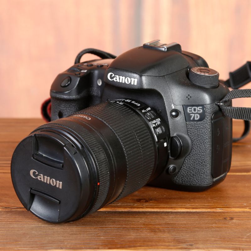 دوربین دست دوم عکاسی کانن Canon EOS 7D Mark II Kit 18-135mm f/3.5-5.6 IS STM (38000 شات)