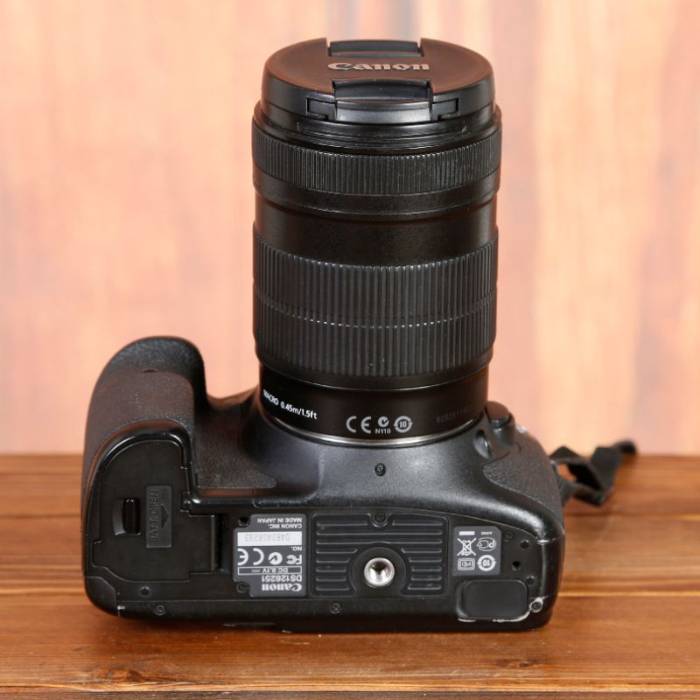 دوربین دست دوم عکاسی کانن Canon EOS 7D Mark II Kit 18-135mm f/3.5-5.6 IS STM (38000 شات)