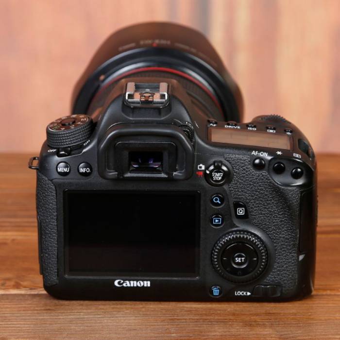 دوربین دست دوم  عکاسی کانن Canon EOS 6D Kit 24-105mm f/4L IS USM (116000 شات)