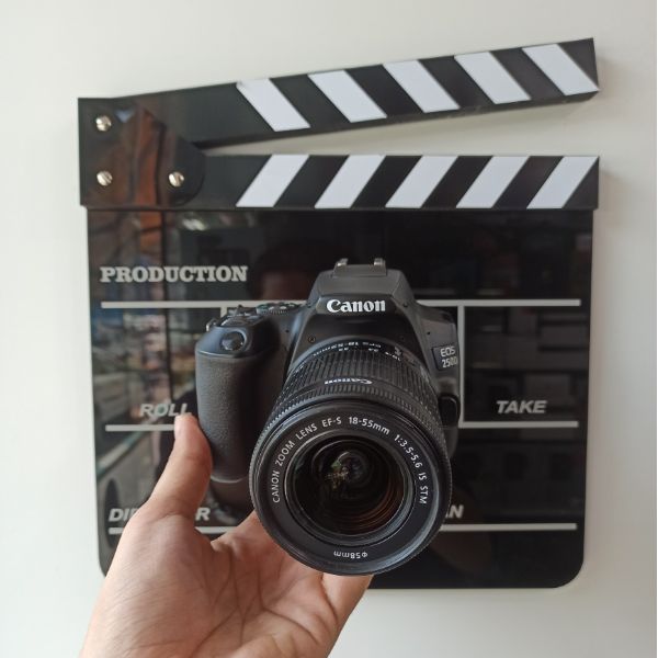 دوربین دست دوم عکاسی کانن Canon EOS 250D Kit EF-S 18-55 mm f/4-5.6 IS STM (2000 شات)