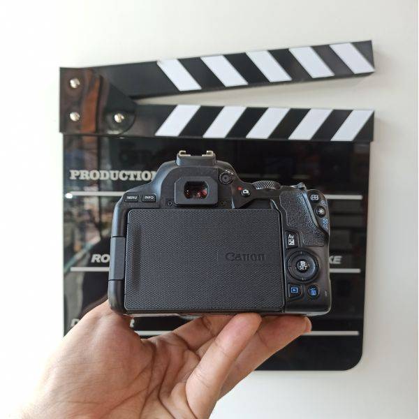 دوربین دست دوم عکاسی کانن Canon EOS 250D Kit EF-S 18-55 mm f/4-5.6 IS STM (2000 شات)