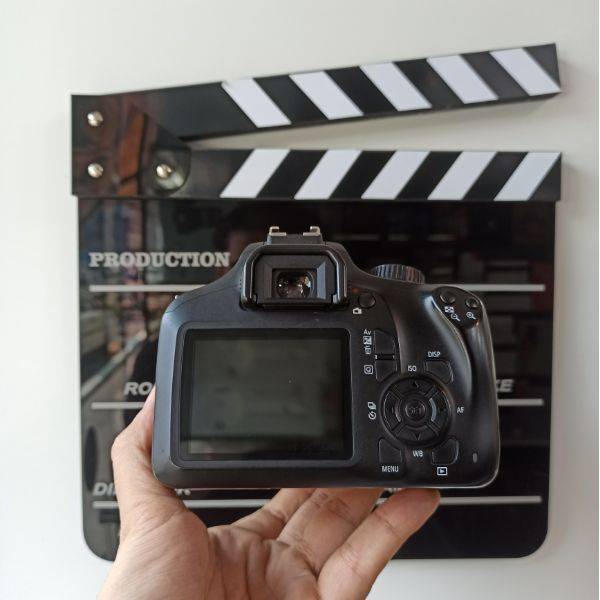 دوربین دست دوم عکاسی کانن Canon EOS 4000D Kit EF-S 18-55mm III (19000 شات)