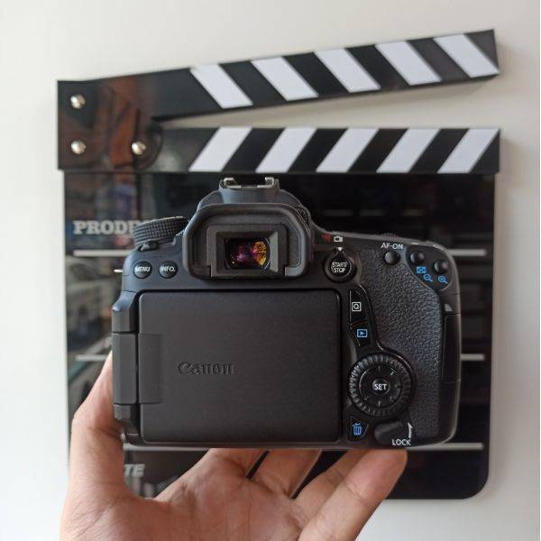 دوربین دست دوم عکاسی کانن Canon EOS 70D Kit 18-55mm f/3.5-5.6 IS STM (4000 شات)