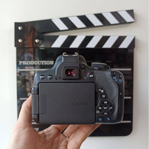 دوربین دست دوم عکاسی کانن Canon EOS 750D Kit 18-55mm f/3.5-5.6 IS STM (8000 شات)