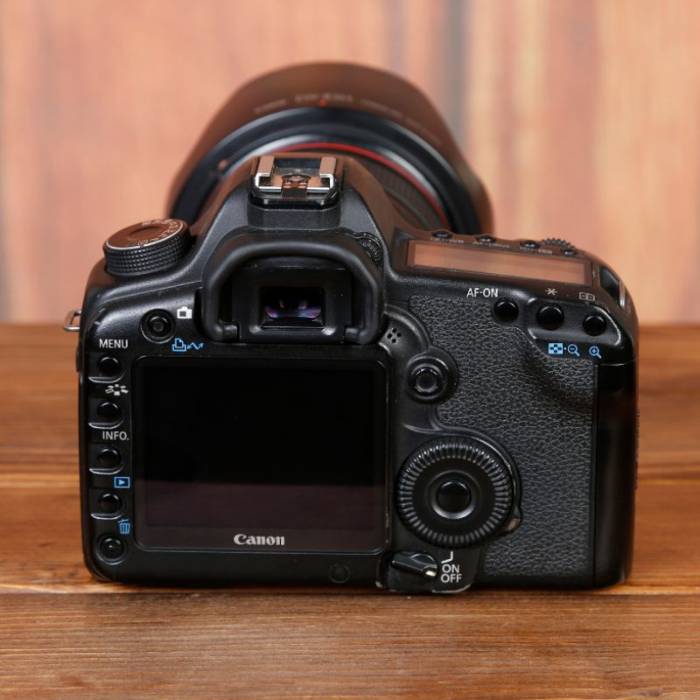 دوربین دست دوم عکاسی کانن Canon EOS 5D Mark II Kit 24-105mm f/4L IS USM (23000 شات)