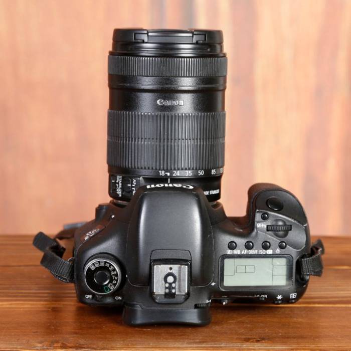 دوربین دست دوم عکاسی کانن Canon EOS 7D Kit 18-135mm IS (38000 شات)
