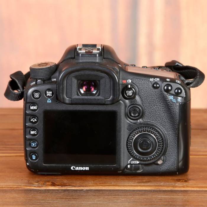 دوربین دست دوم عکاسی کانن Canon EOS 7D Kit 18-135mm IS (38000 شات)
