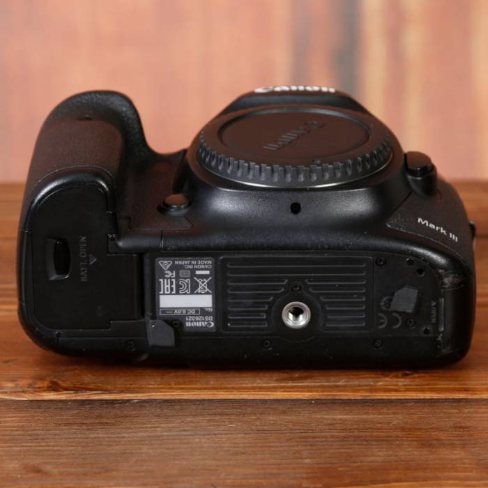 دوربین دست دوم عکاسی کانن Canon EOS 5D Mark III Body (162000 شات)