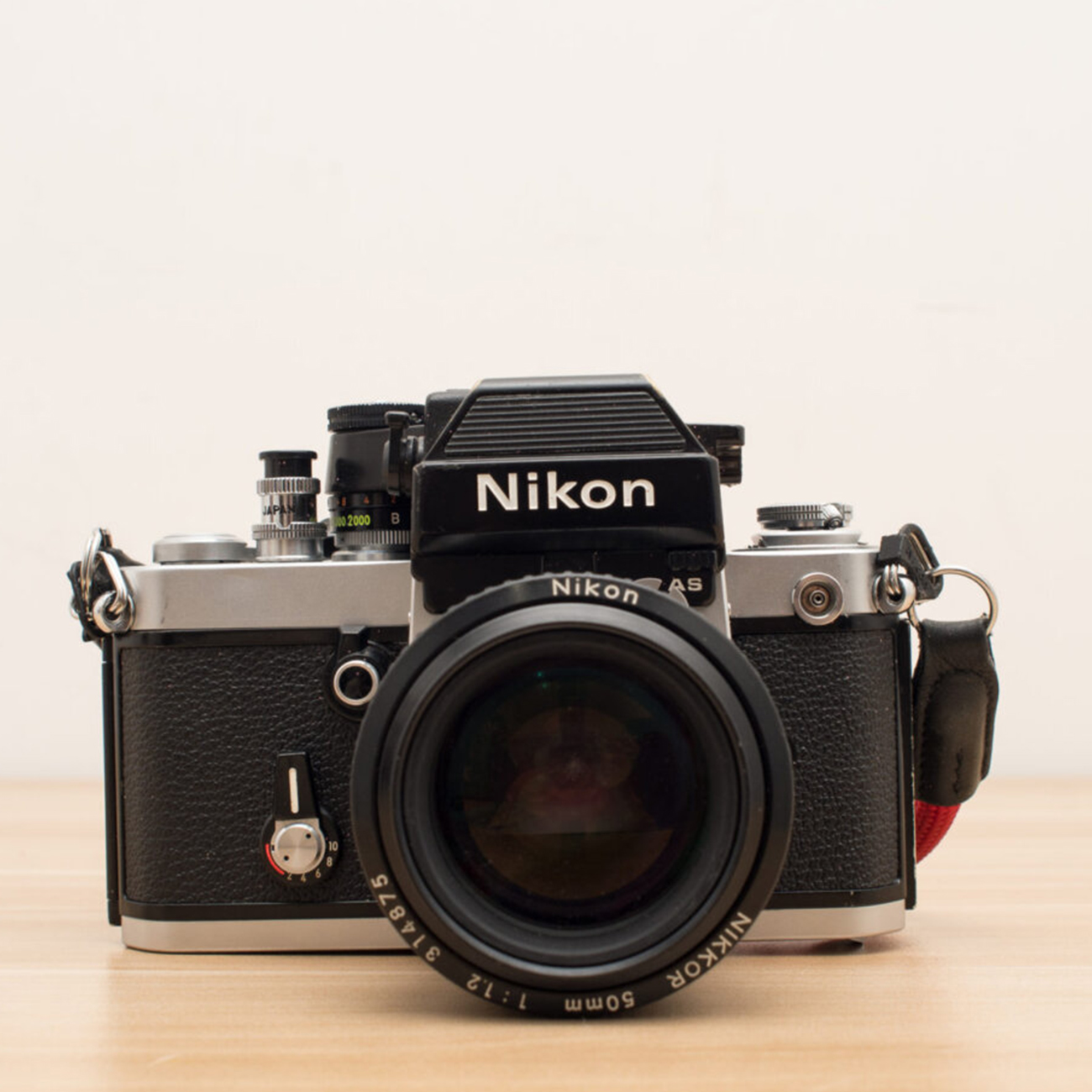 عکس در حال استفاده از لنز نیکون Nikon Nikkor 50mm f/1.2 AiS Camera Lens
