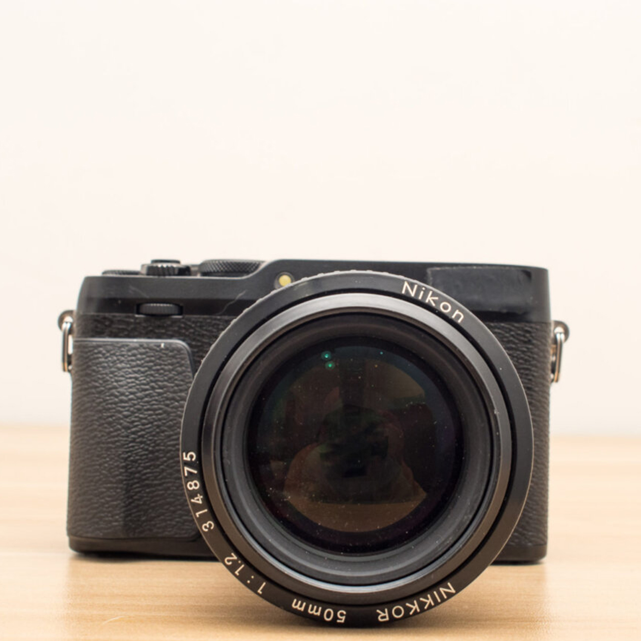 عکس در حال استفاده از لنز نیکون Nikon Nikkor 50mm f/1.2 AiS Camera Lens
