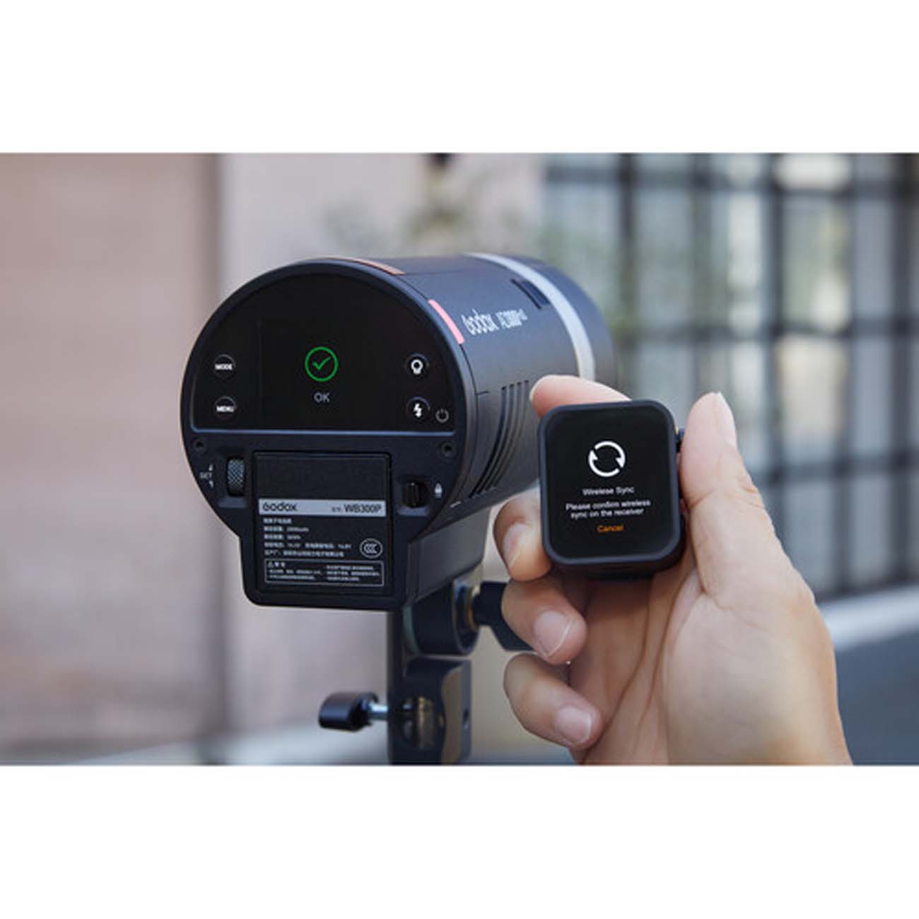 نمای کاربردی از فلاش پرتابل گودکس Godox AD300Pro II All-in-One Outdoor Flash