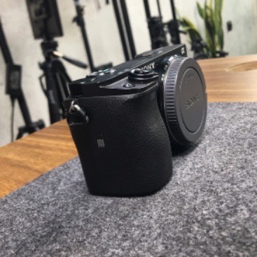دوربین دست دوم بدون آینه سونی Sony a6400 Mirrorless Camera (1800 شات)