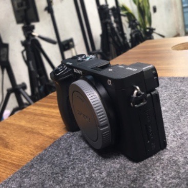 دوربین دست دوم بدون آینه سونی Sony a6400 Mirrorless Camera (1800 شات)
