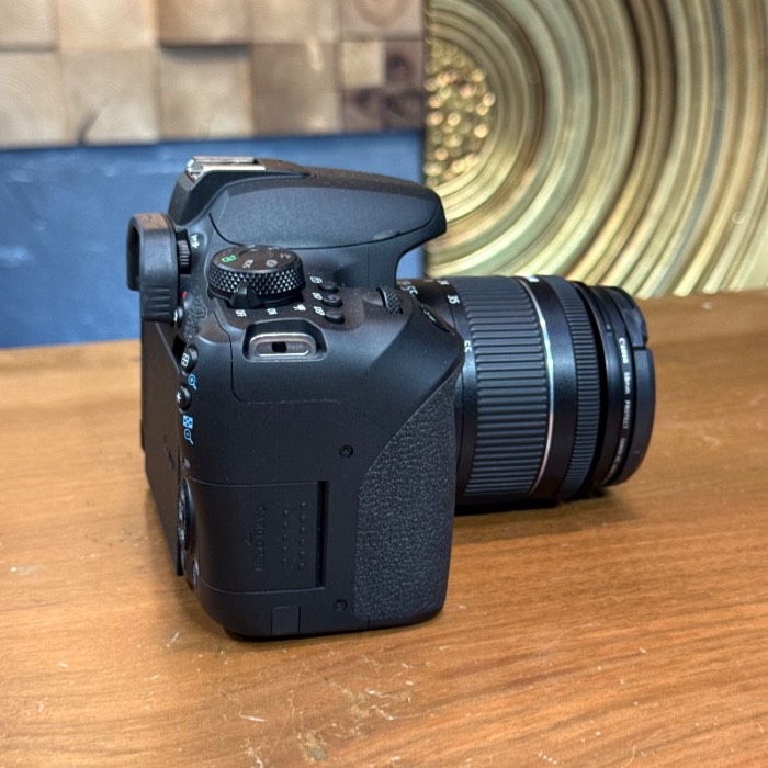 دوربین دست دوم عکاسی کانن Canon EOS 850D kit EF-S 18-55mm f/4-5.6 IS STM (5000 شات)