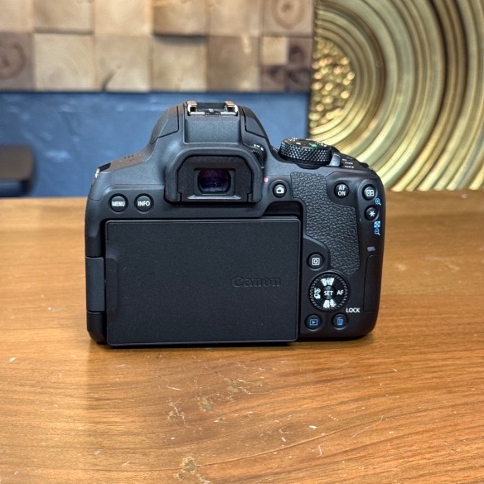 دوربین دست دوم عکاسی کانن Canon EOS 850D kit EF-S 18-55mm f/4-5.6 IS STM (5000 شات)