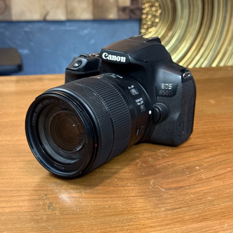 دوربین دست دوم عکاسی کانن Canon EOS 850D kit EF-S 18-135mm f/3.5-5.6 IS USM (۲۸۰۰۰ شات)