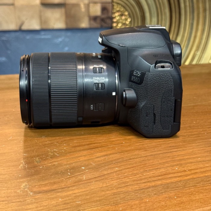 دوربین دست دوم عکاسی کانن Canon EOS 850D kit EF-S 18-135mm f/3.5-5.6 IS USM (۲۸۰۰۰ شات)