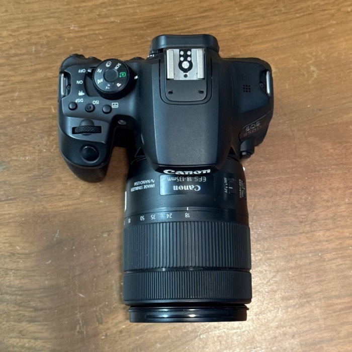 دوربین دست دوم عکاسی کانن Canon EOS 850D kit EF-S 18-135mm f/3.5-5.6 IS USM (۲۸۰۰۰ شات)