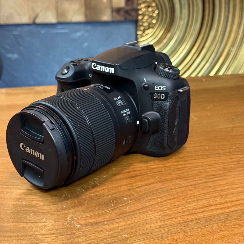 دوربین دست دوم عکاسی کانن Canon EOS 90D DSLR kit EF-S 18-135mm IS USM (9000 شات)