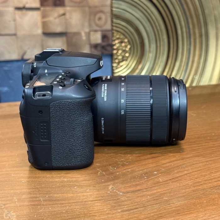 دوربین دست دوم عکاسی کانن Canon EOS 90D DSLR kit EF-S 18-135mm IS USM (9000 شات)