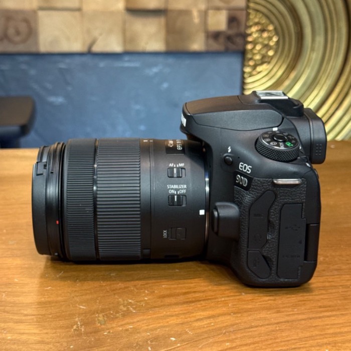 دوربین دست دوم عکاسی کانن Canon EOS 90D DSLR kit EF-S 18-135mm IS USM (9000 شات)
