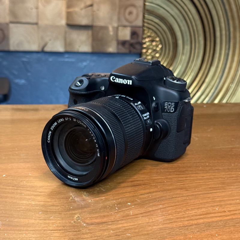 دوربین دست دوم عکاسی کانن Canon EOS 70D Kit 18-135mm f/3.5-5.6 IS STM (5000 شات)