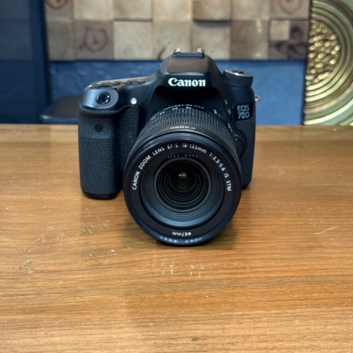دوربین دست دوم عکاسی کانن Canon EOS 70D Kit 18-135mm f/3.5-5.6 IS STM (5000 شات)