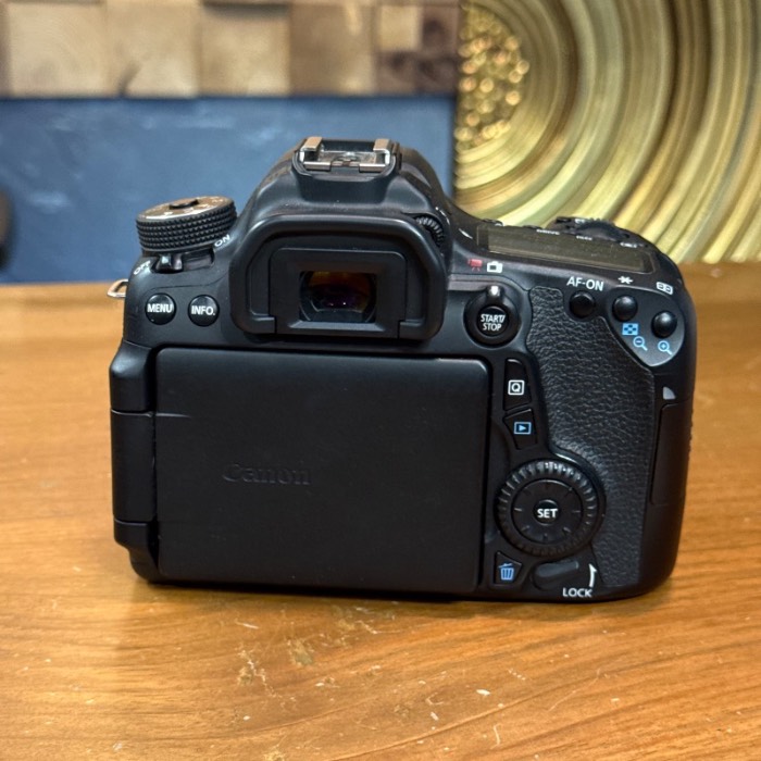 دوربین دست دوم عکاسی کانن Canon EOS 70D Kit 18-135mm f/3.5-5.6 IS STM (5000 شات)