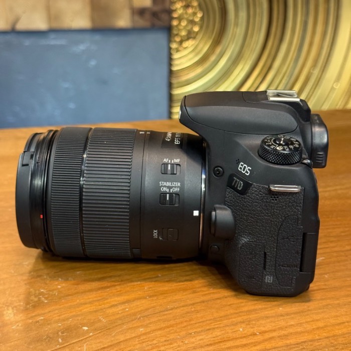 دوربین عکاسی کانن Canon EOS 77D Kit 18-135mm f/3.5-5.6 IS USM (11000 شات)
