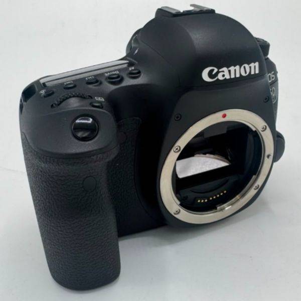 دوربین دست دوم عکاسی کانن Canon EOS 6D Mark II DSLR Camera Body (600 شات)
