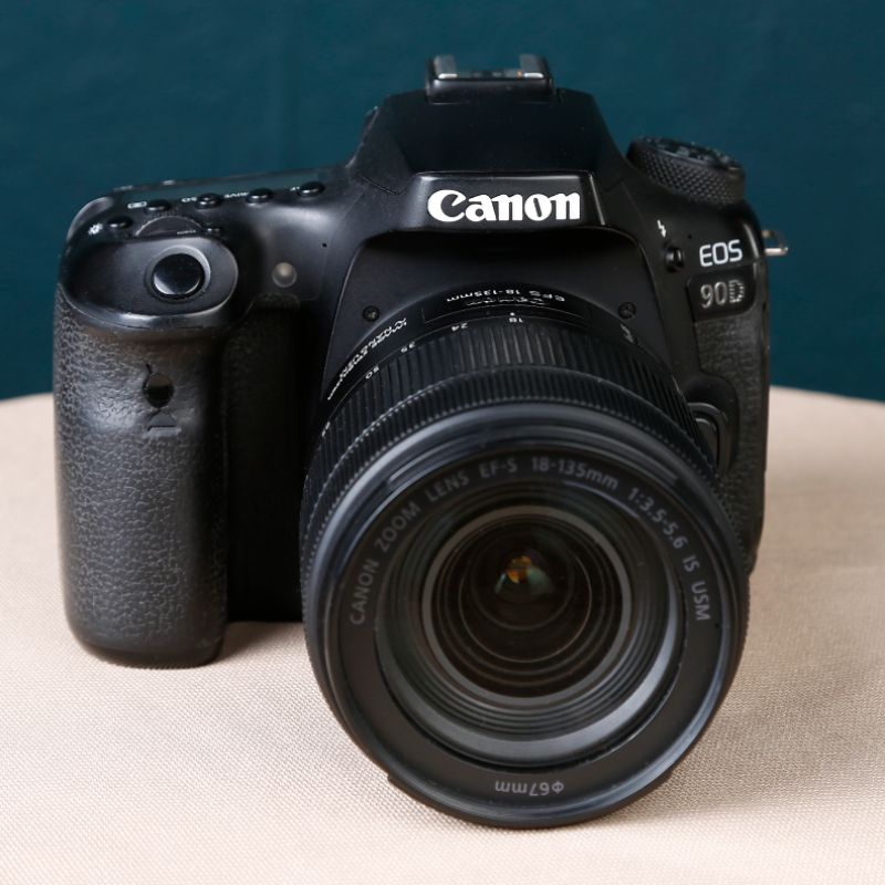 دوربین دست دوم عکاسی کانن Canon EOS 90D DSLR kit EF-S 18-135mm IS USM (17000 شات)