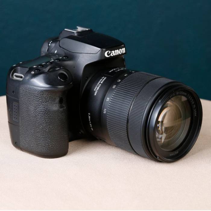 دوربین دست دوم عکاسی کانن Canon EOS 90D DSLR kit EF-S 18-135mm IS USM (17000 شات)