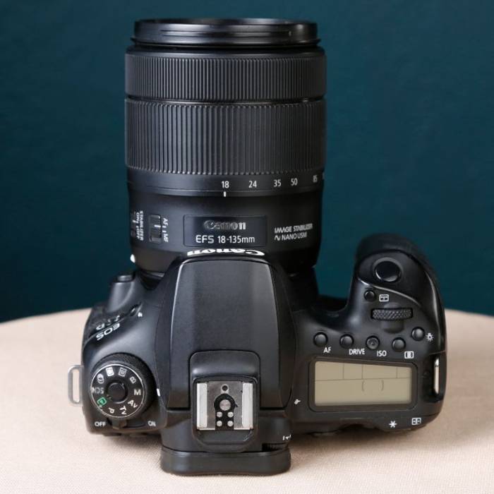 دوربین دست دوم عکاسی کانن Canon EOS 90D DSLR kit EF-S 18-135mm IS USM (17000 شات)