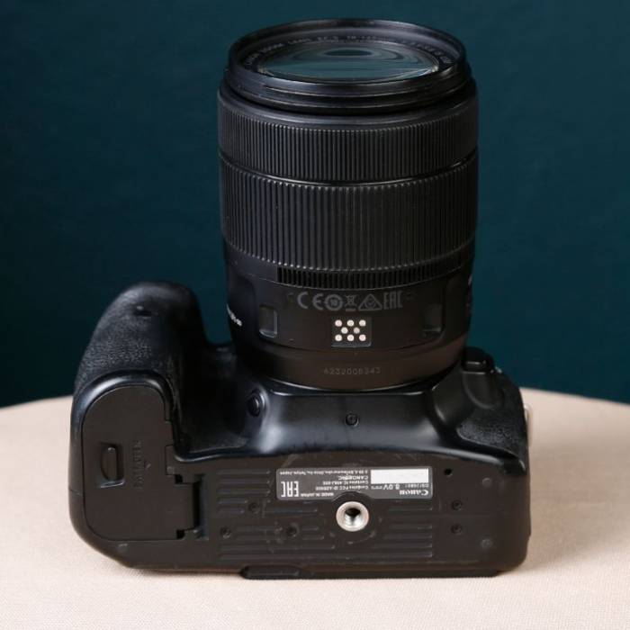 دوربین دست دوم عکاسی کانن Canon EOS 90D DSLR kit EF-S 18-135mm IS USM (17000 شات)