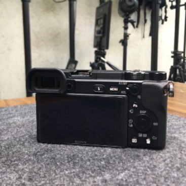 دوربین دست دوم بدون آینه سونی Sony a6400 Mirrorless Camera kit 16-50mm (8500 شات)