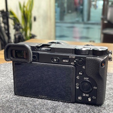 دوربین دست دوم بدون آینه سونی Sony a6400 Mirrorless Camera kit 16-50mm (8500 شات)