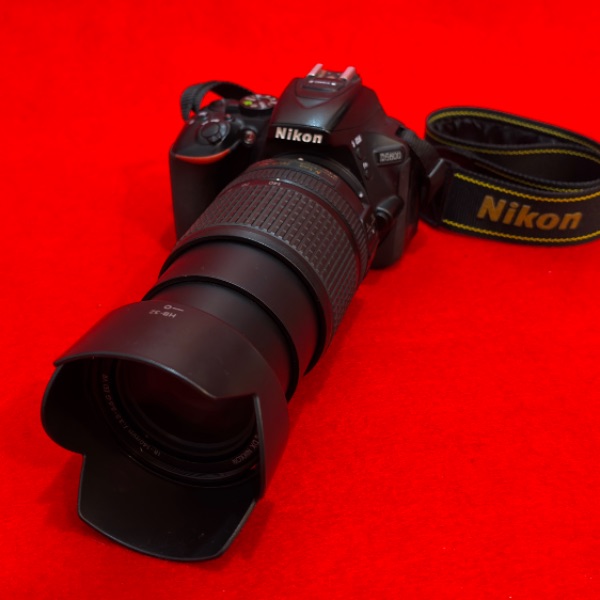 دوربین دست دوم عکاسی نیکون Nikon D5600 Kit 18-140mm f/3.5-5.6 G VR (18500 شات)