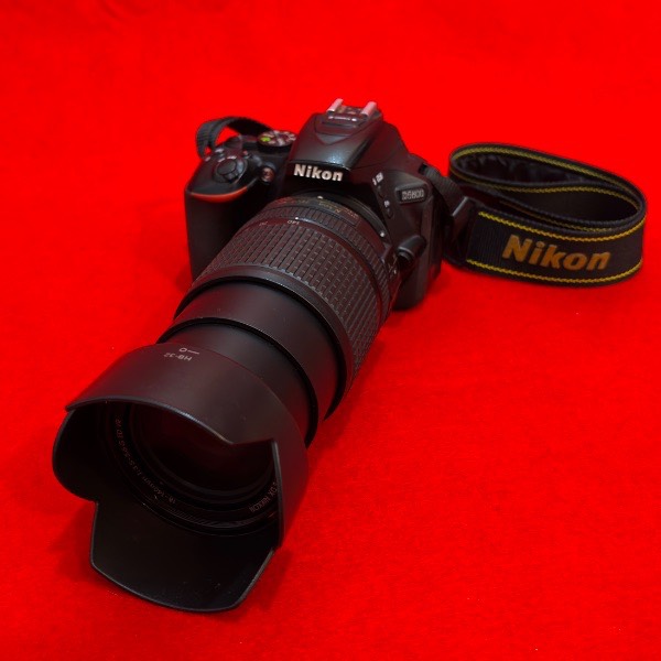 دوربین دست دوم عکاسی نیکون Nikon D5600 Kit 18-140mm f/3.5-5.6 G VR (18500 شات)