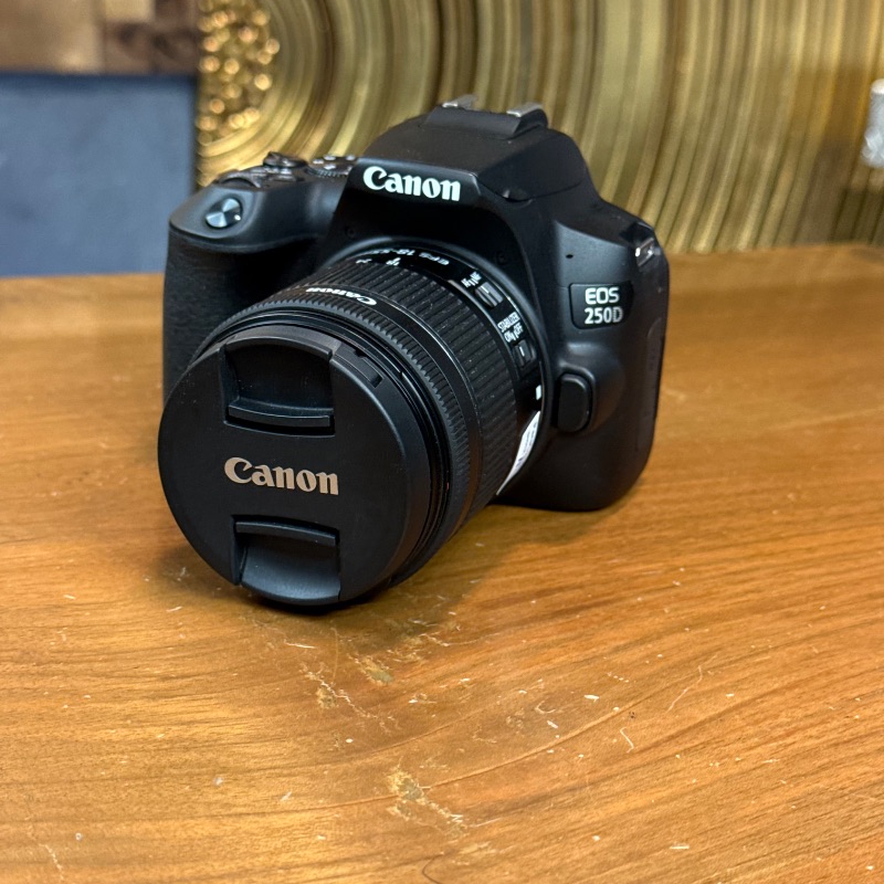 دوربین دست دوم عکاسی کانن Canon EOS 250D Kit EF-S 18-55 mm f/4-5.6 IS STM (2000 شات)