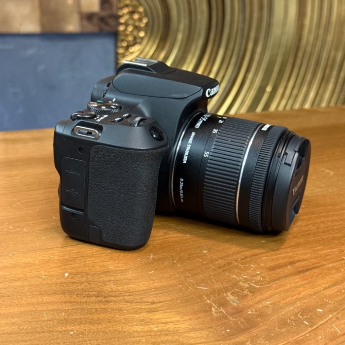 دوربین دست دوم عکاسی کانن Canon EOS 250D Kit EF-S 18-55 mm f/4-5.6 IS STM (2000 شات)
