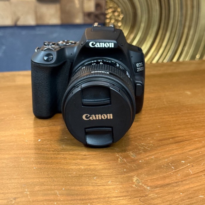 دوربین دست دوم عکاسی کانن Canon EOS 250D Kit EF-S 18-55 mm f/4-5.6 IS STM (2000 شات)