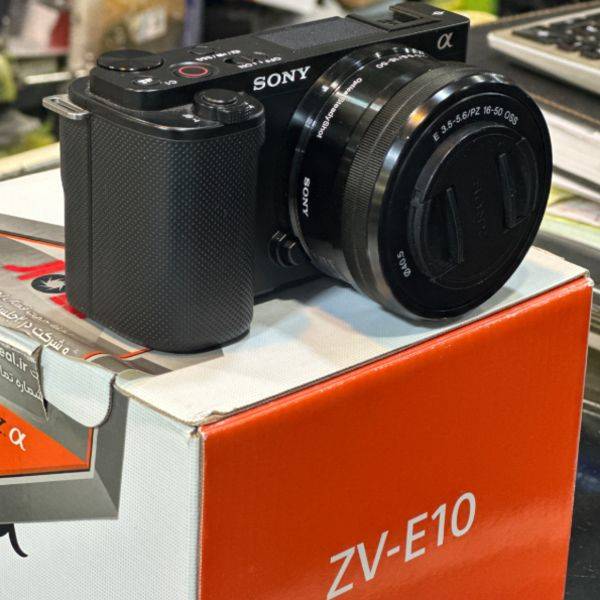 دوربین دست دوم بدون آینه سونی Sony ZV-E10 Mirrorless Camera kit 16-50mm (2500 شات)